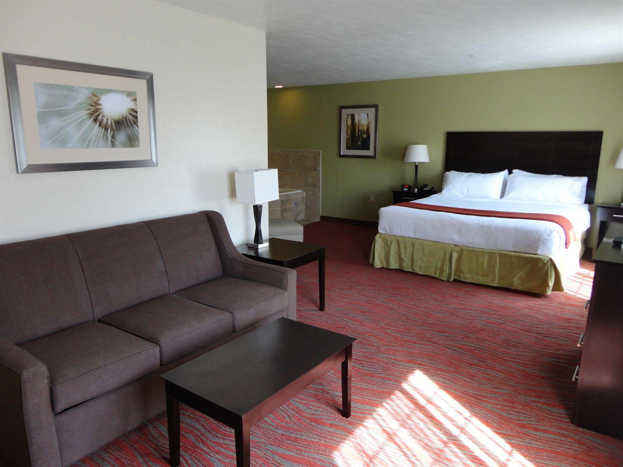Holiday Inn Express & Suites Indianapolis North - Carmel By Ihg Ngoại thất bức ảnh
